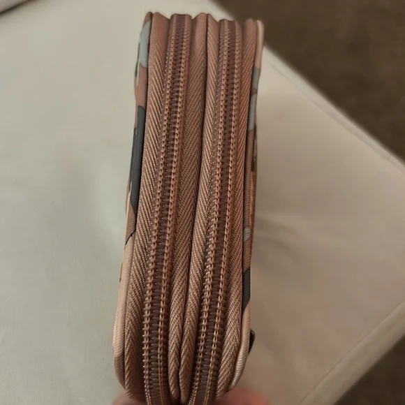 Lug Quilted Camouflage Wallet - Pink and Gray - Picture 6 of 6